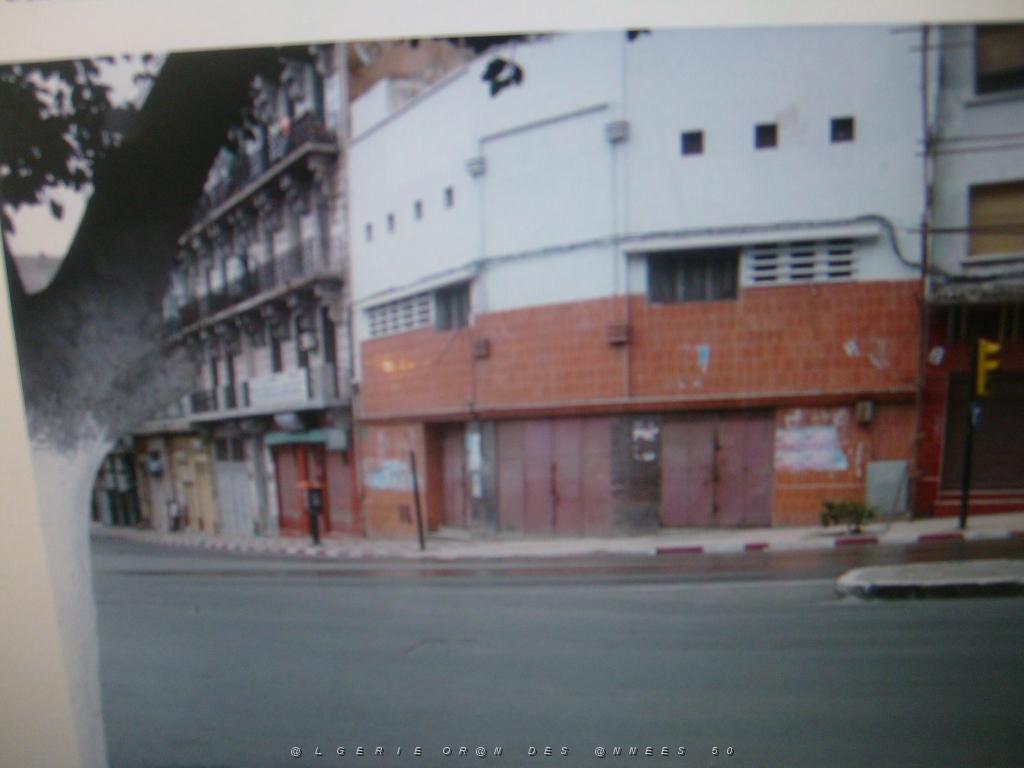 le cinema de paris au bld du 2  zouave a oran.jpg -  